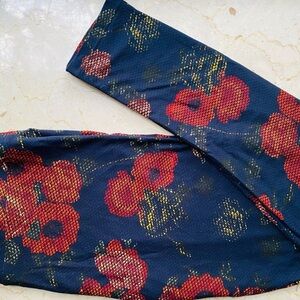LuLaRoe Red Poppy Cross Stitch like Pattern Leggings Tall & Curvy